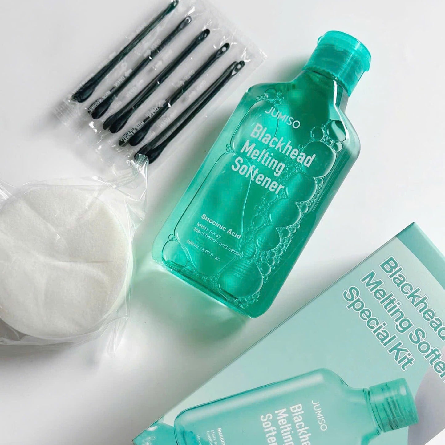 JUNO Blackhead Melting Softener kit with bottle, applicators, and packaging on a white background