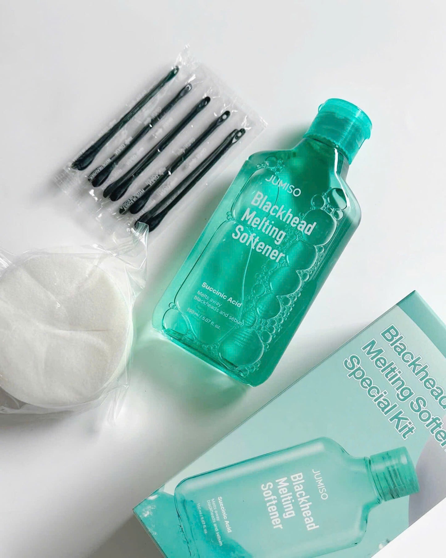 JUNO Blackhead Melting Softener kit with bottle, applicators, and packaging on a white background